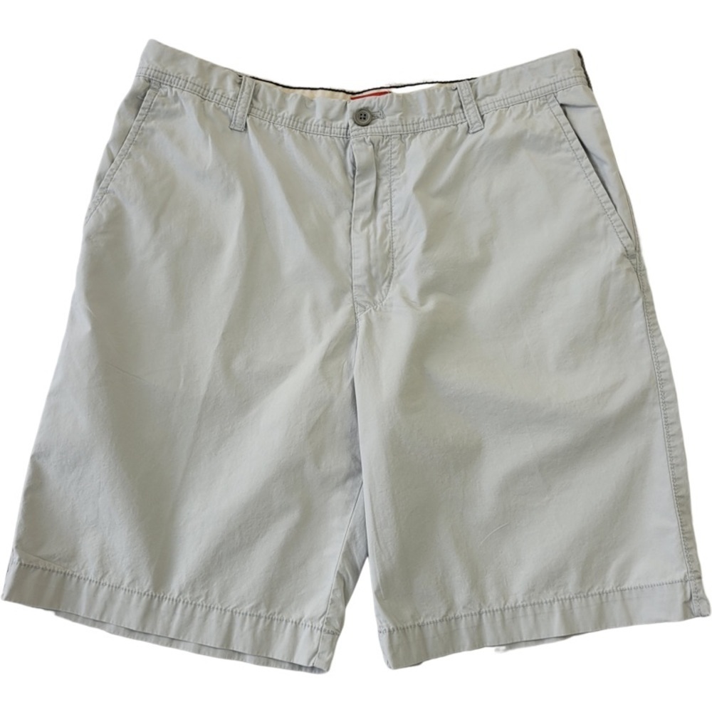 IZOD Men’s light color gray flat front 10” shorts size 34